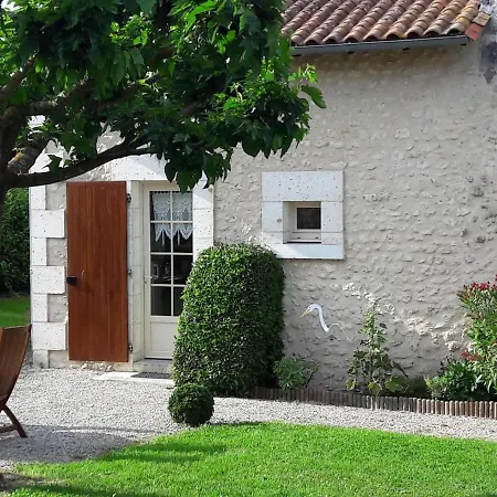 Holiday home De Charme 17eme S. Avec Jardin Clos, Proche Foret Et Aubeterre, Internet Fibre, Animaux Ok - Fr-1-653-42 Saint-Romain (Charente)