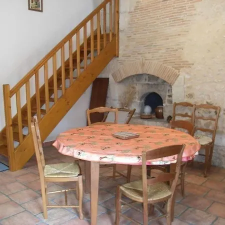 De Charme 17eme S. Avec Jardin Clos, Proche Foret Et Aubeterre, Internet Fibre, Animaux Ok - Fr-1-653-42 Holiday home Saint-Romain (Charente)