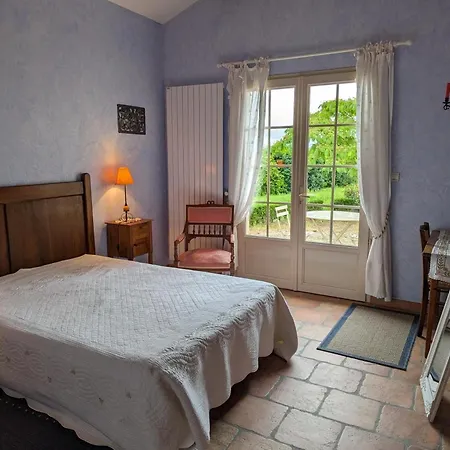 De Charme 17eme S. Avec Jardin Clos, Proche Foret Et Aubeterre, Internet Fibre, Animaux Ok - Fr-1-653-42 Saint-Romain (Charente)