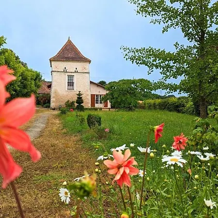 De Charme 17eme S. Avec Jardin Clos, Proche Foret Et Aubeterre, Internet Fibre, Animaux Ok - Fr-1-653-42 Holiday home Saint-Romain (Charente)