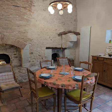 De Charme 17eme S. Avec Jardin Clos, Proche Foret Et Aubeterre, Internet Fibre, Animaux Ok - Fr-1-653-42 * Saint-Romain (Charente)