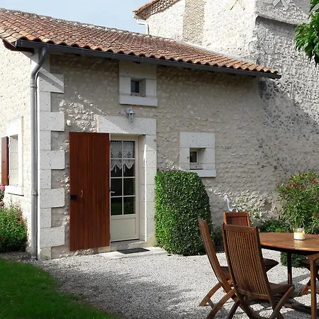 De Charme 17eme S. Avec Jardin Clos, Proche Foret Et Aubeterre, Internet Fibre, Animaux Ok - Fr-1-653-42 *